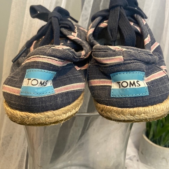 Toms Blue & Pink  Stripes shoes  💕 - Picture 4 of 8